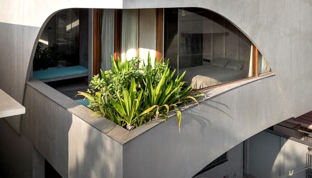 Master Bedroom & Facade