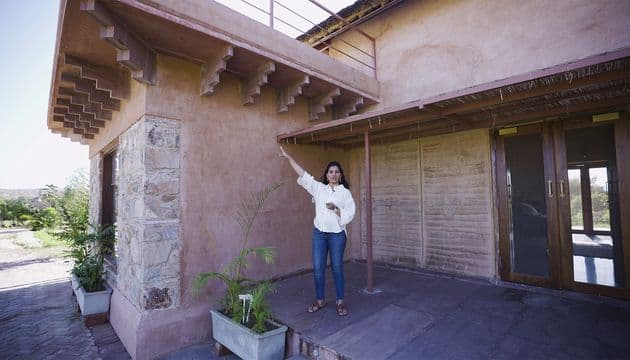 Entrance & Structure