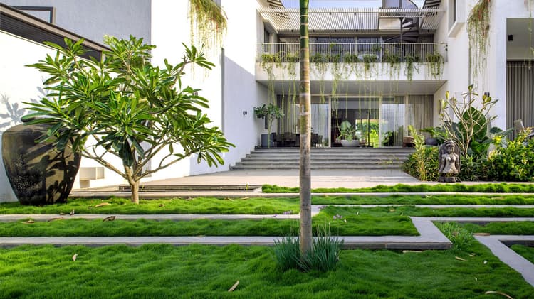 House Between Gardens