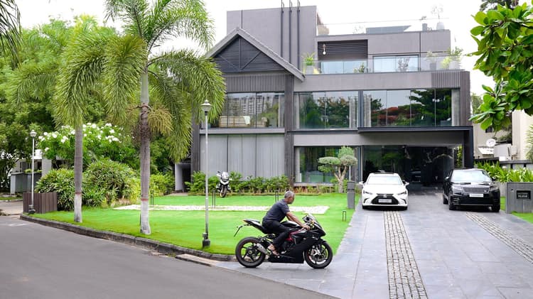 17,000 sq ft Villa