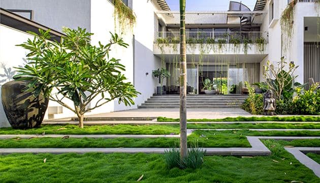 House Between Gardens