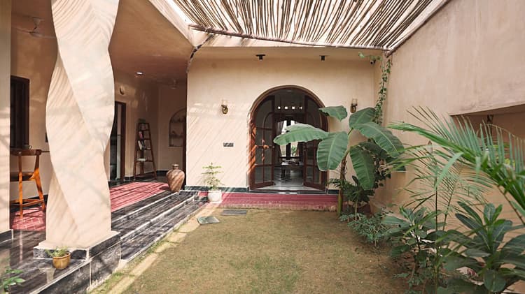Mud Showcase House