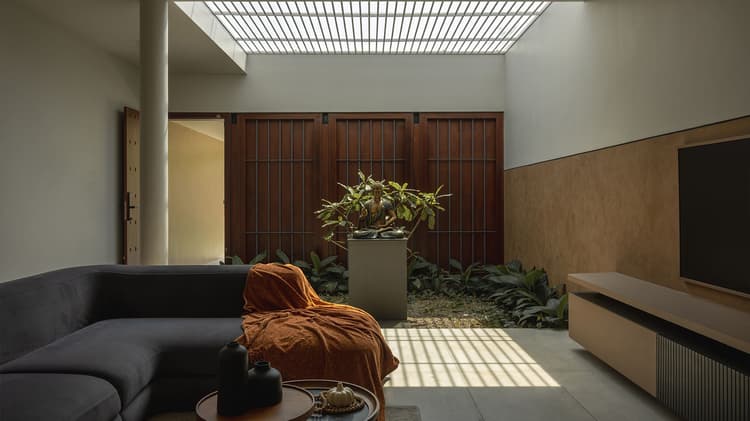 Corridor House