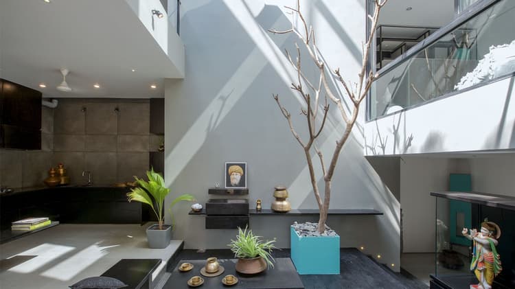 Inward Looking Courtyard House