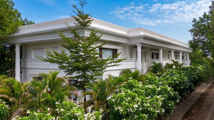 Manlok Villa