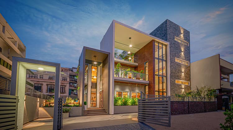 Urban Frame House