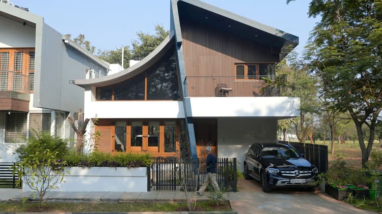 The 8 Degree House
