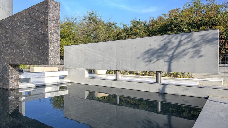 Villa S