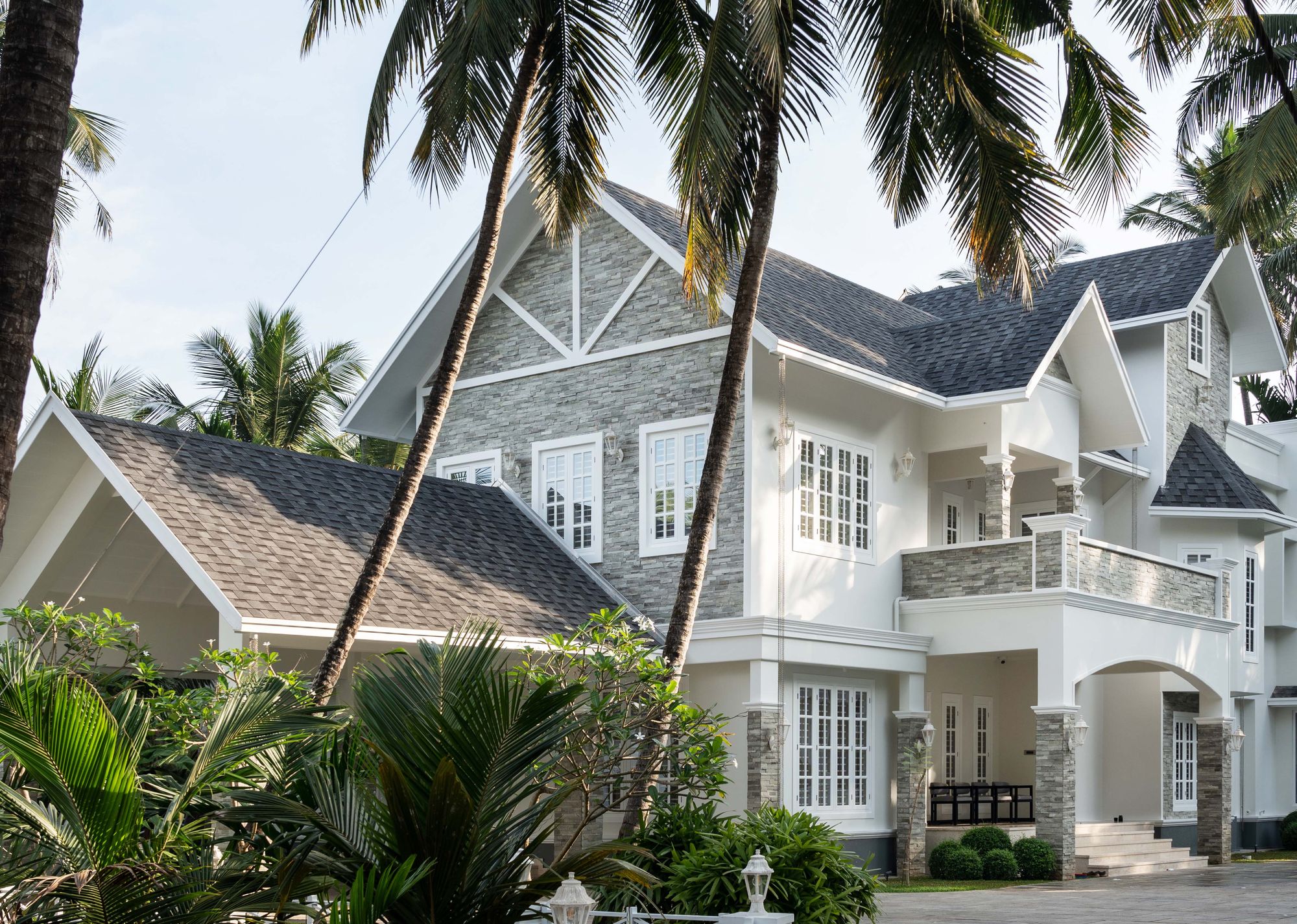 A Harmonious Blend of Luxury and Elegance: The Kerala Home in Kasargod