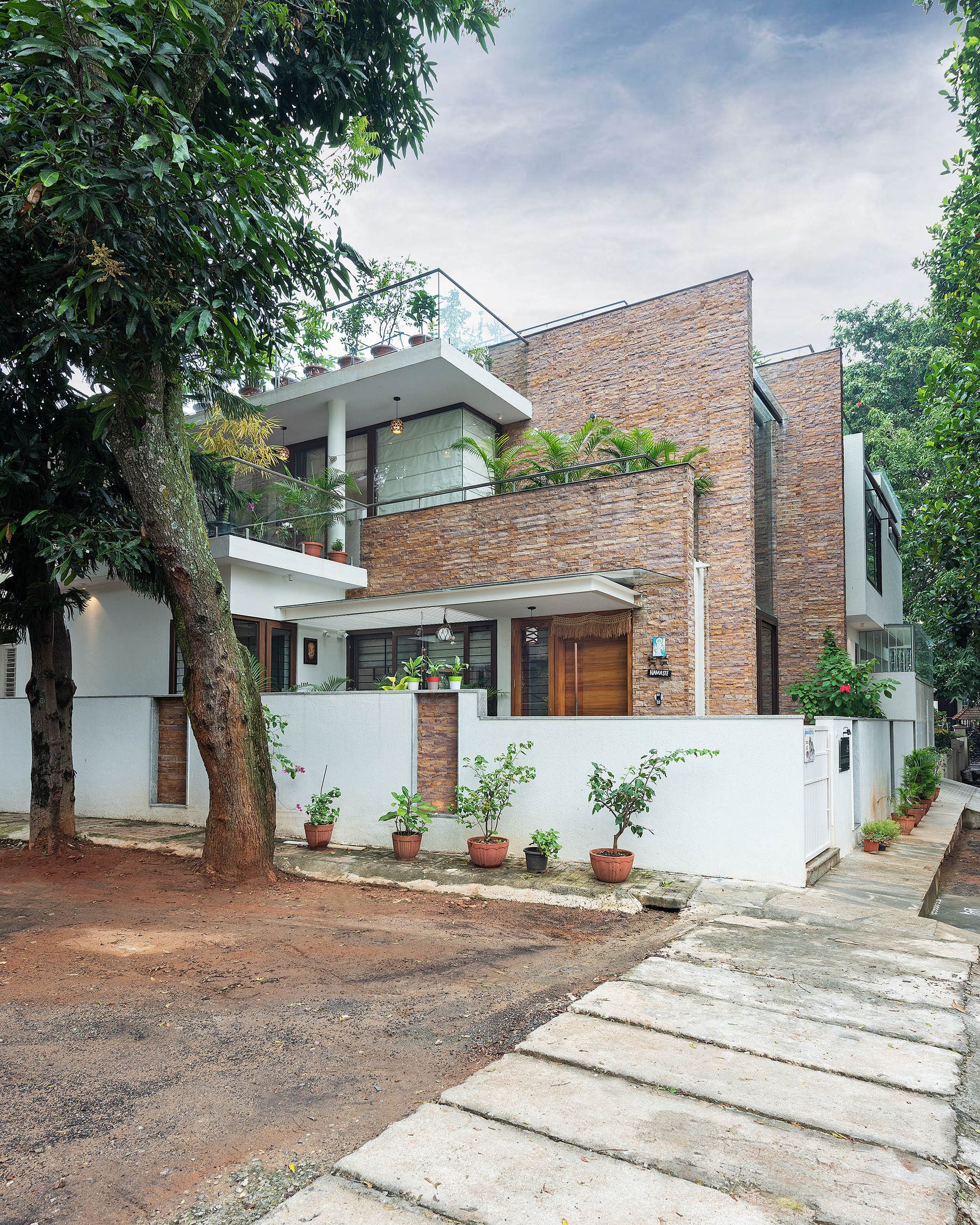 Creating Tranquility and Connection in a Twin Courtyard Residence - A Meticulously Crafted Haven of Architectural Innovation and Serene Living Spaces