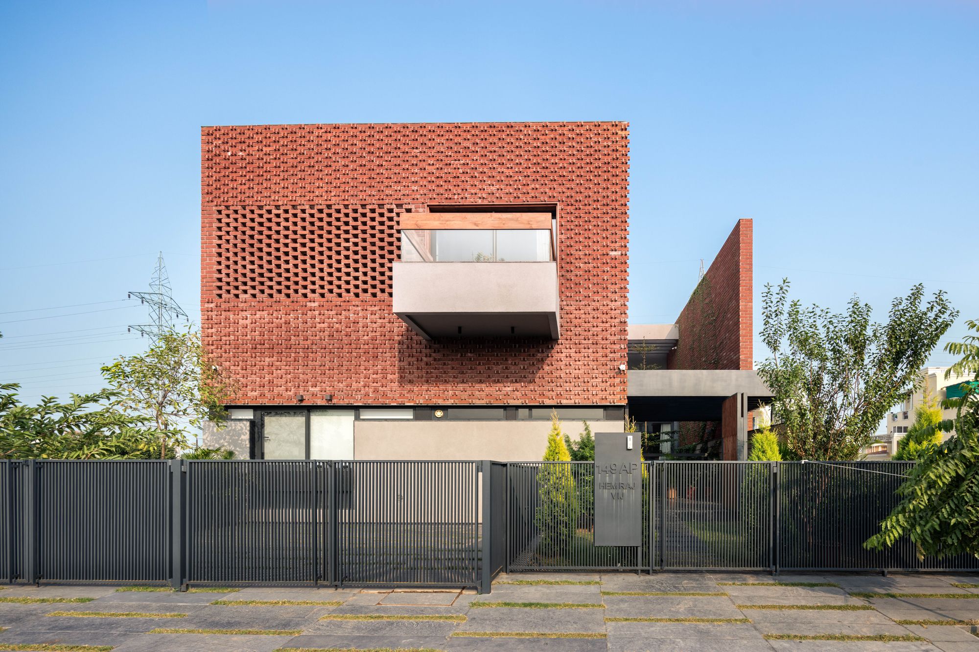 A Sustainable Oasis of Architectural Ingenuity - this House Harmonizes Local Materials and Environmental Stewardship for a Greener Tomorrow