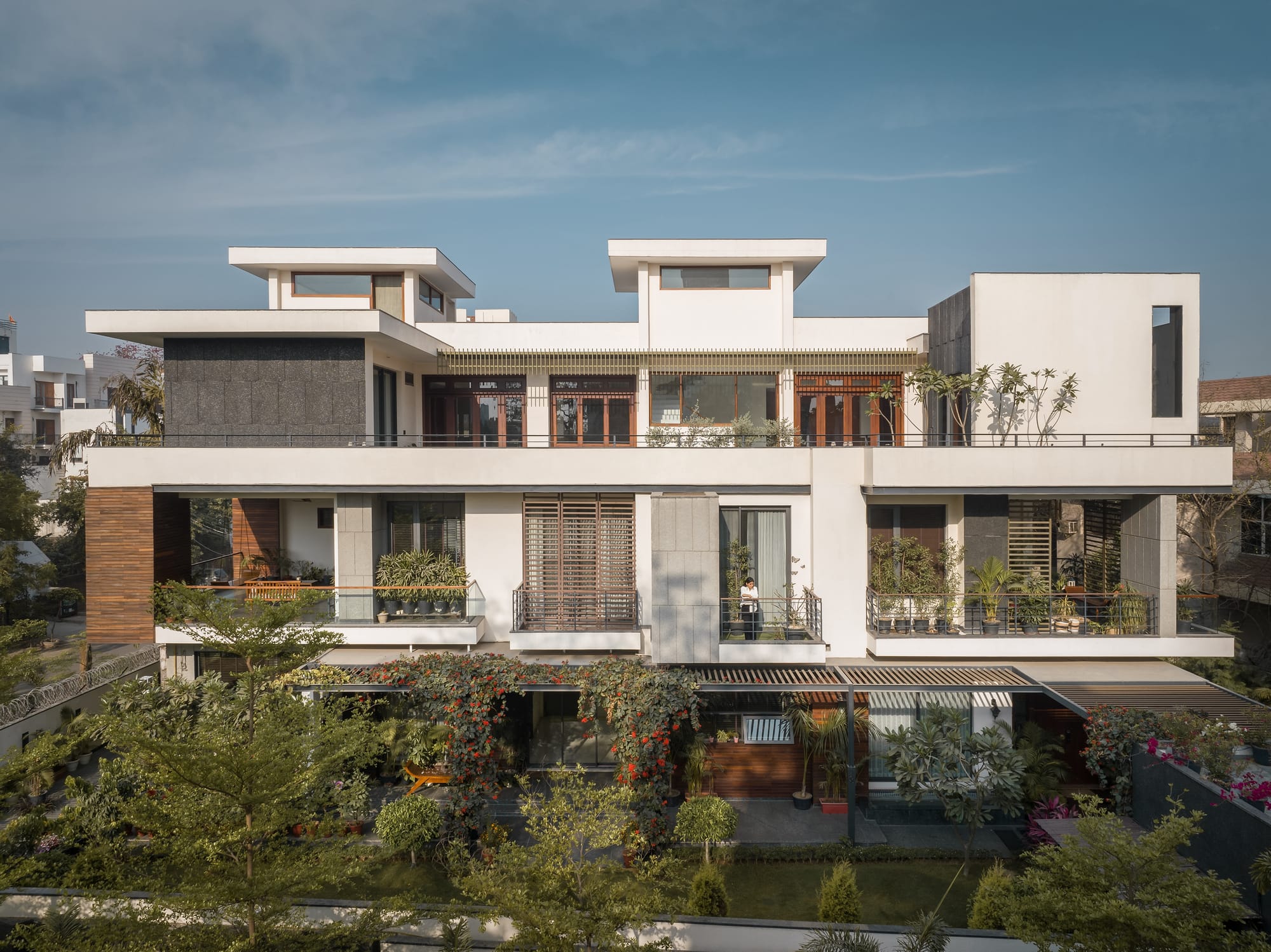 In Meerut, The Twin Villa Conflates Nature With Architectural Rhythm