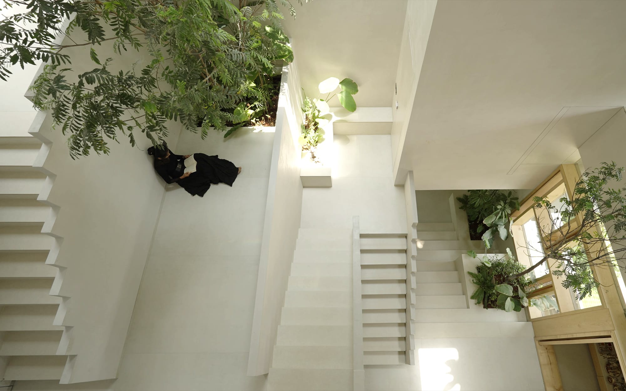 This Bengaluru Home Captures the Spirit of Indian Stepwells In a Dense Neighborhood