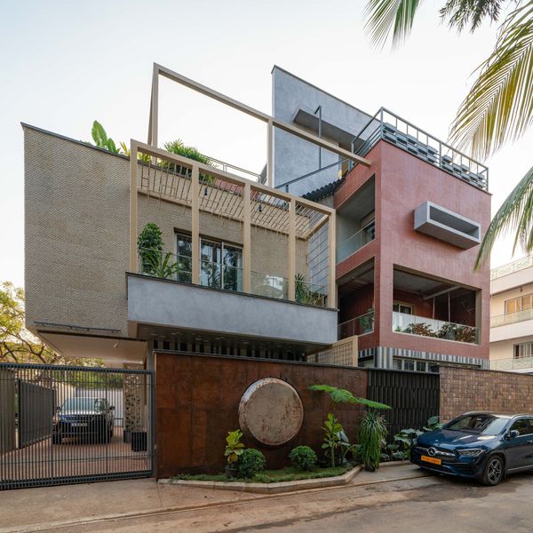 Stacked Like A Mountain, This 4,500 Sq Ft Contemporary Home Is A Symphony of Nature and Architecture