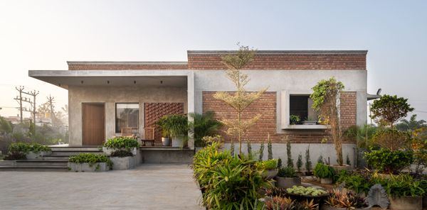 This House in Sholavaram Near Chennai Reinterprets the Traditional Central Courtyard