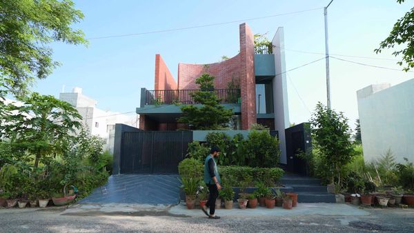 House of Seasons: This 2,940 sq. ft. Minimalistic Home in Punjab embraces its’ Raw Textures