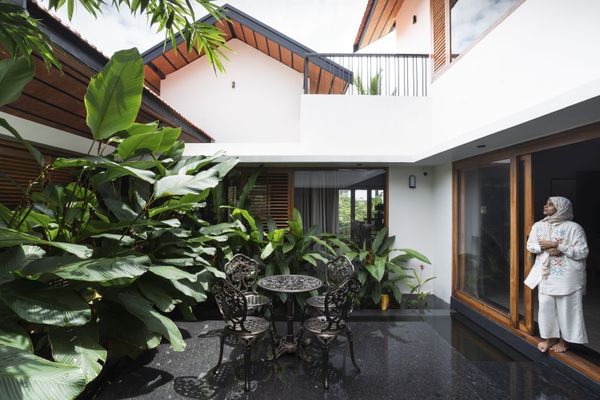 This Tropical Home in Wandoor has a Water Courtyard as the Main Anchor