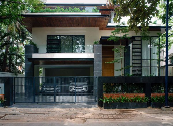 Canopy Chronicles:  A Home Balancing Minimalism with the Aid of Volumes