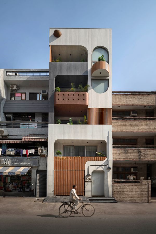 Unveiling Slender House - Redefining Urban Living with Grandeur in Small Spaces