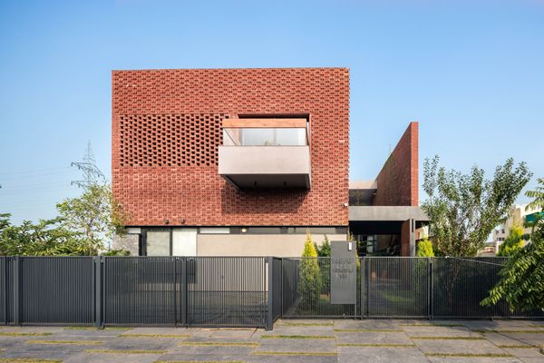 A Sustainable Oasis of Architectural Ingenuity - this House Harmonizes Local Materials and Environmental Stewardship for a Greener Tomorrow